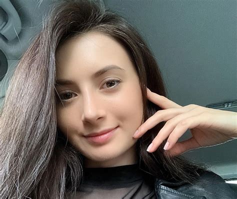 ISABELLA (@isabella) • Instagram photos and videos.
